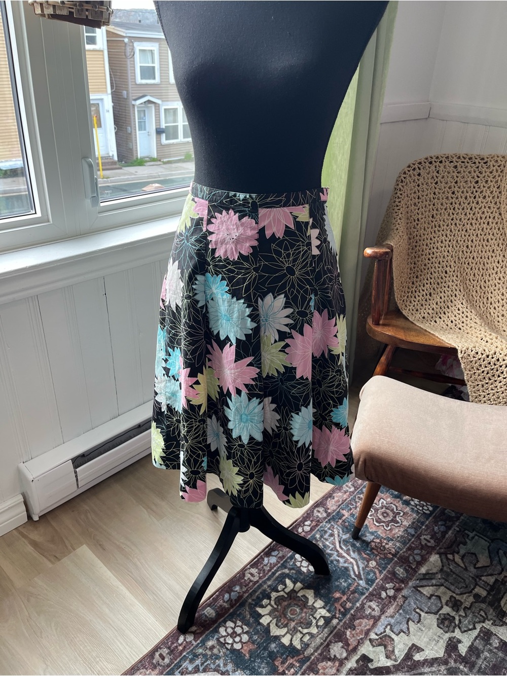 Vintage Y2K Rafaella Floral A-Line Skirt in Black with Pastel Flowers 28” waist